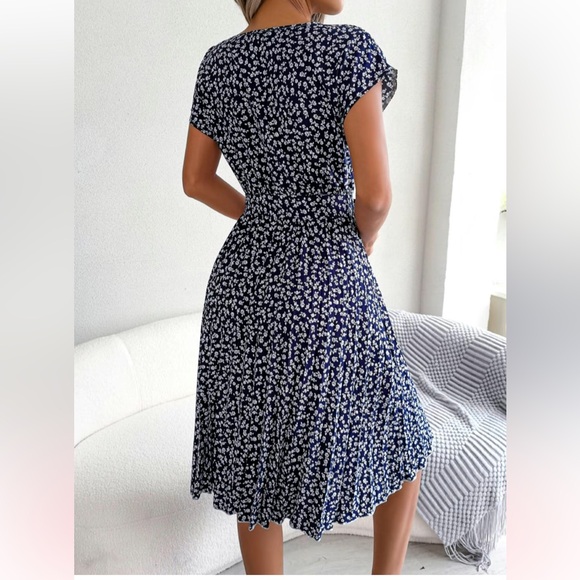 Blue Floral Pleated Dress, Women’s XL - Picture 2 of 8